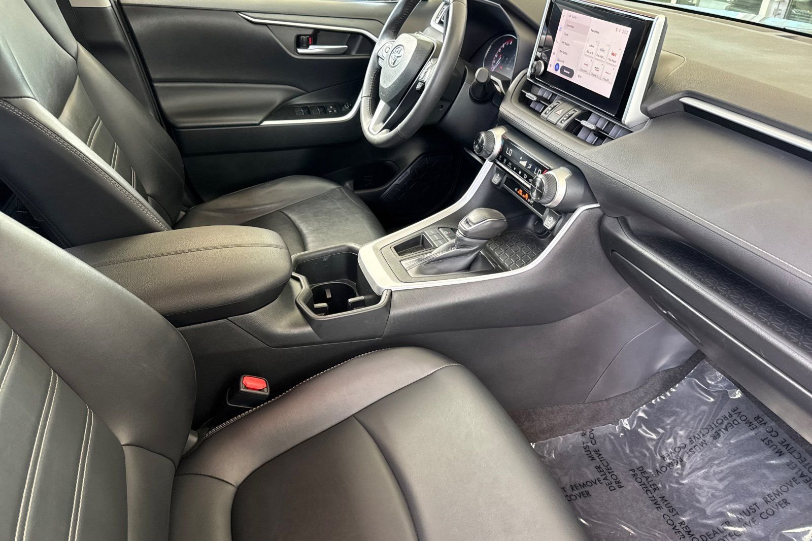 Certified Used 2023  Toyota XLE Premium image 22