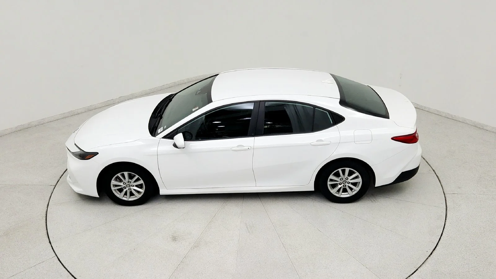 Used 2025 White Toyota LE image 17