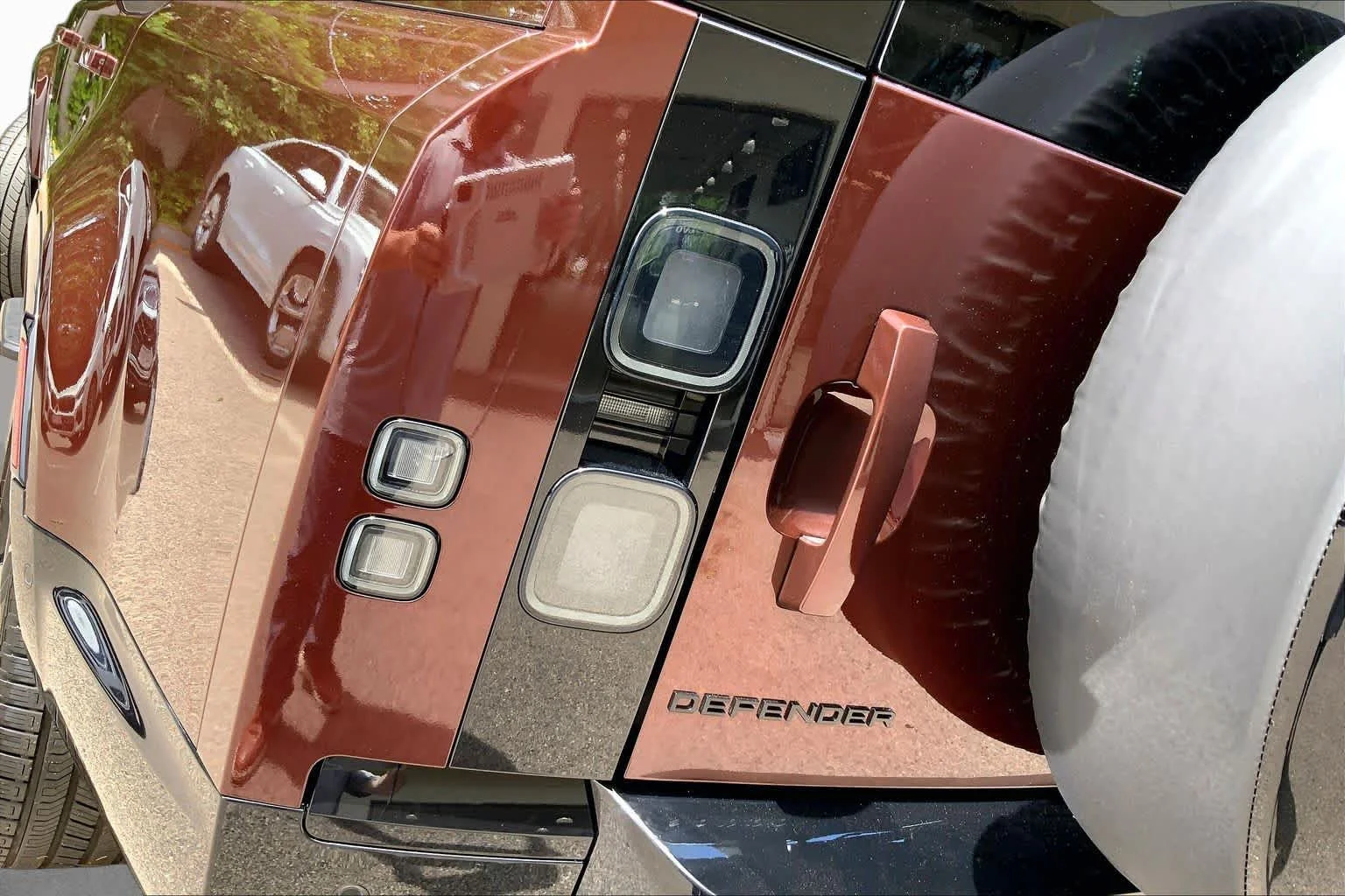 New 2026 Sedona Red Land Rover X-Dynamic SE image 5
