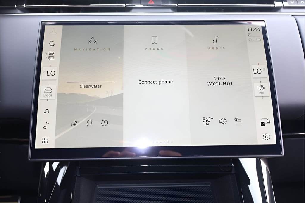 New 2026 Carpathian Grey Land Rover Dynamic SE image 23