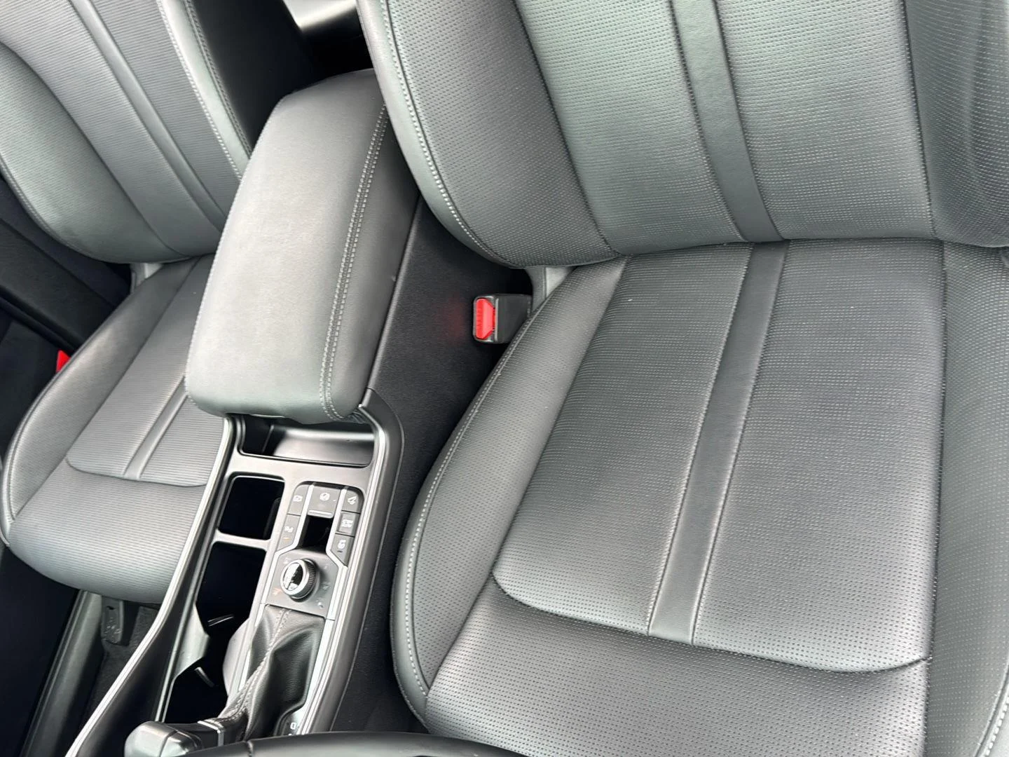 2025 Kia Sorento S - Photo 14
