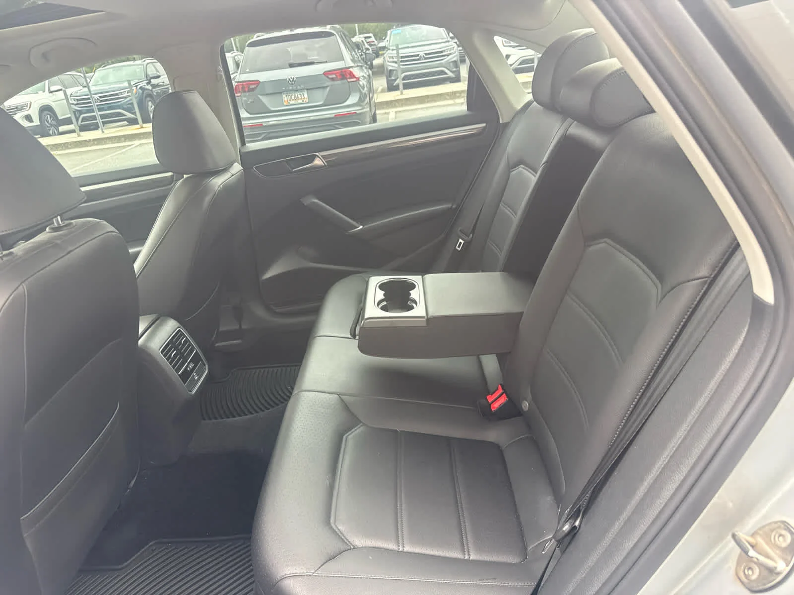 Used 2018 Reflex Silver Metallic Volkswagen 2.0T SE image 20