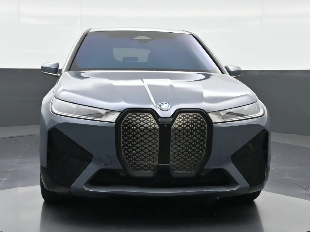 Used 2024 Gray BMW xDrive50 image 6