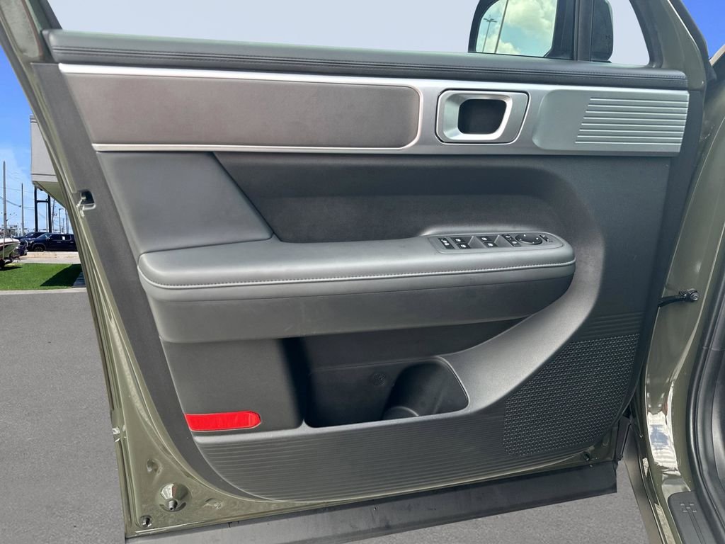 Used 2025 Rockwood Green Hyundai SEL image 17