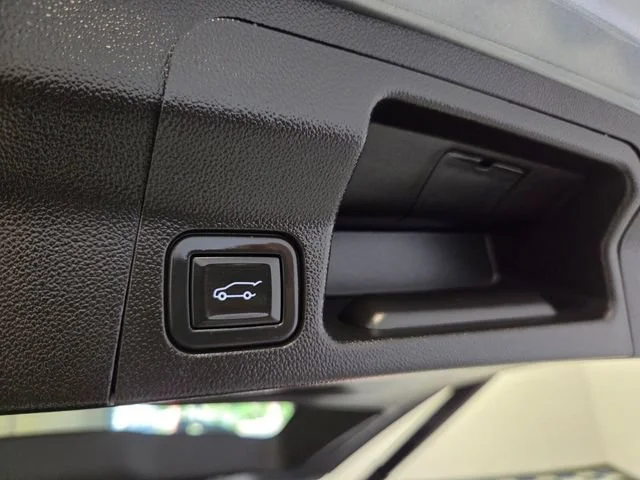 Used 2021 SATIN STEEL METALLIC GMC SLE image 17