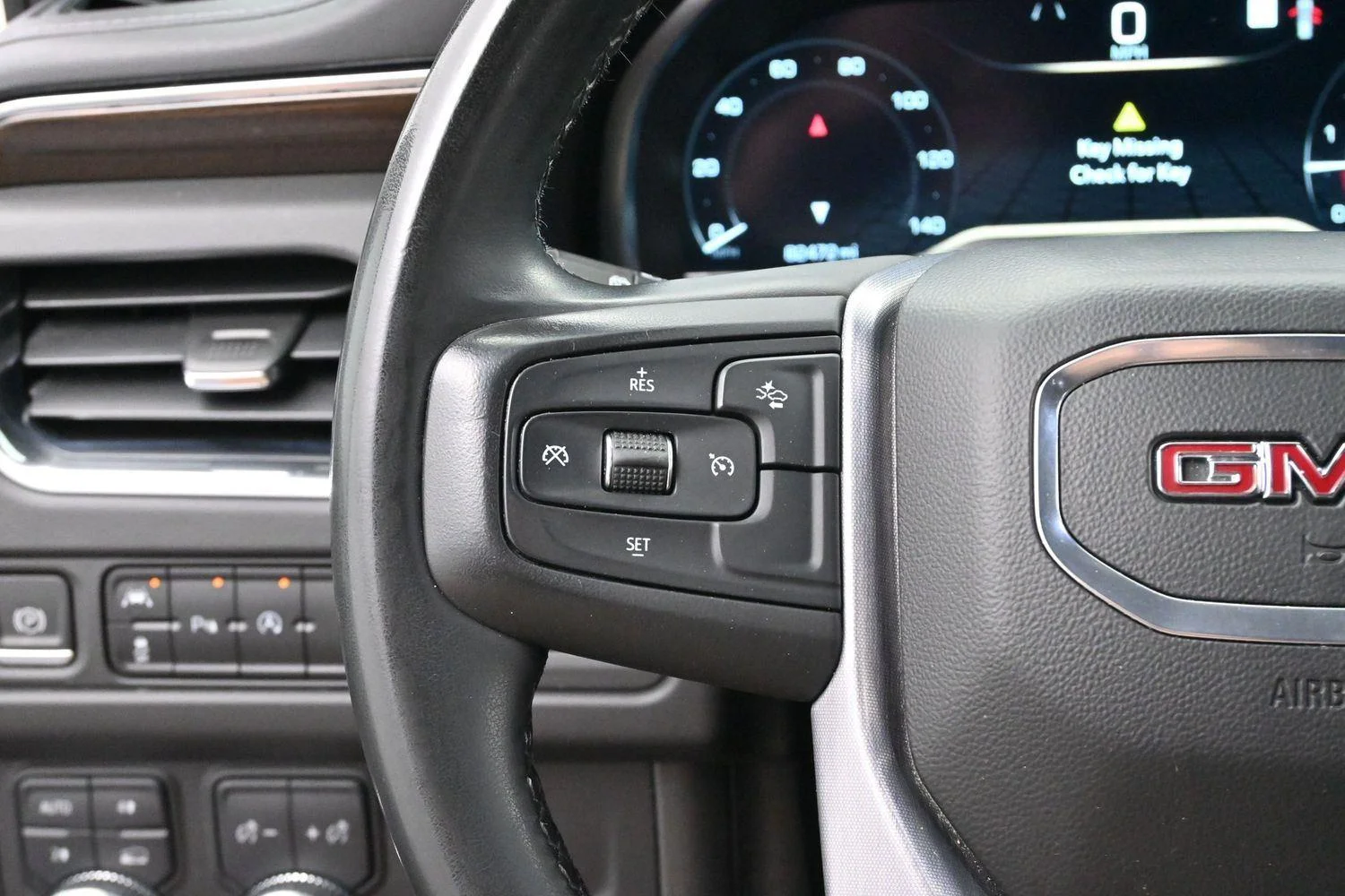 Used 2023 Onyx Black GMC SLE image 17