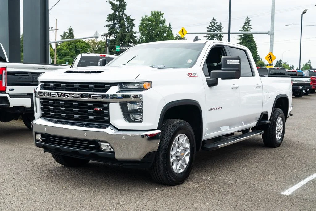Used 2021 White Chevrolet LT image 3