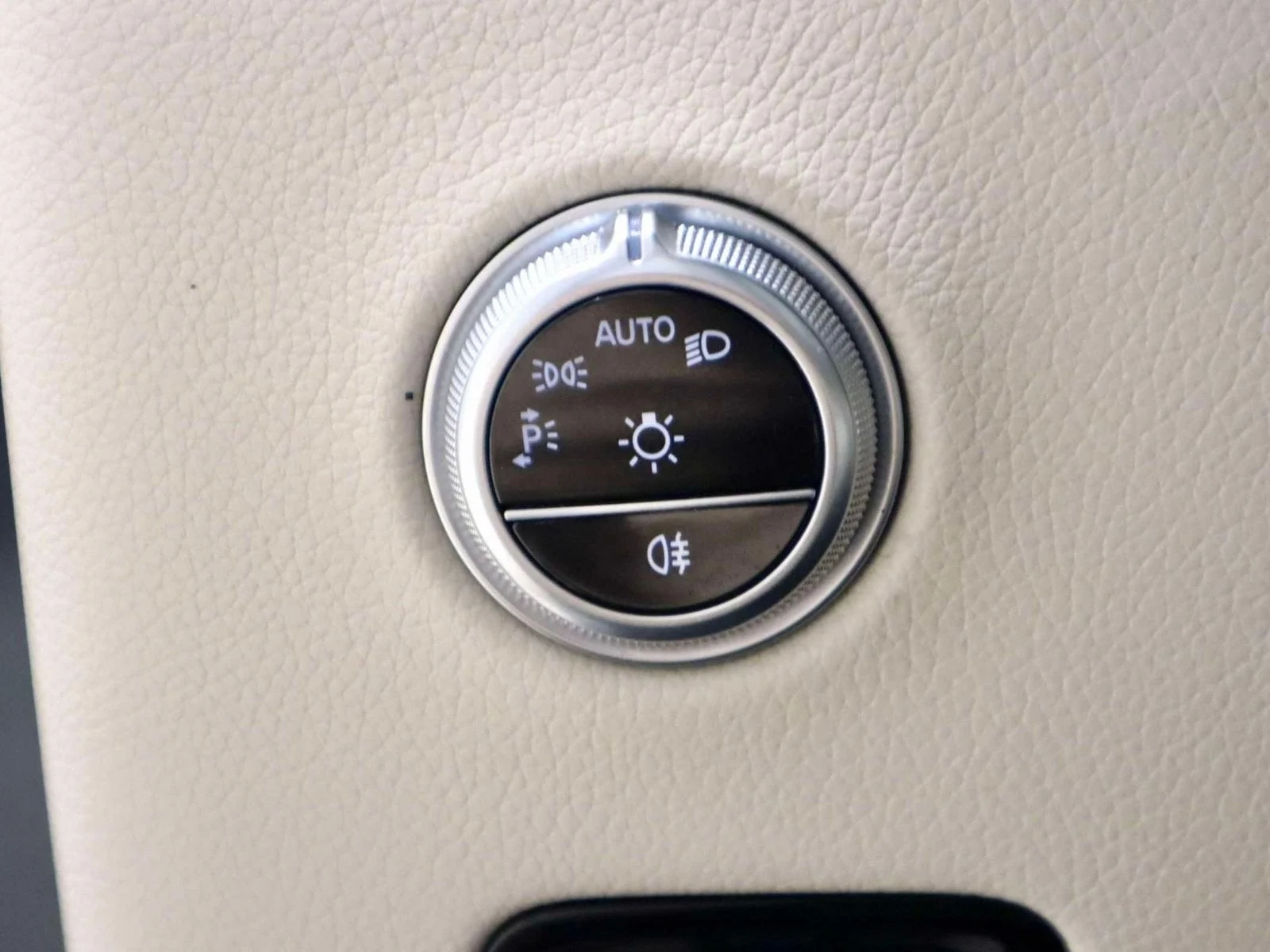 Used 2023 Nautical Blue Metallic Mercedes-Benz GLC 300 image 25
