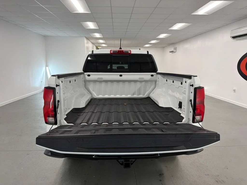 Used 2024 White Chevrolet Z71 image 9
