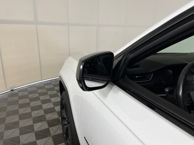 Used 2023 White/off-white Jeep Altitude X image 11