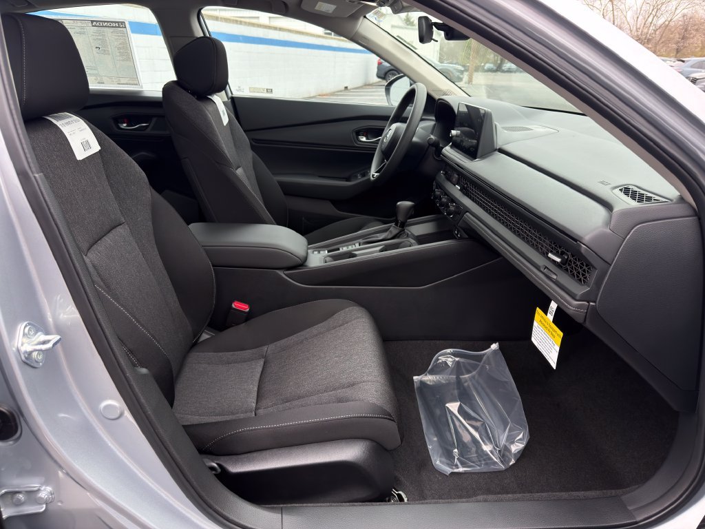 New 2026 Solar Silver Metallic Honda SE image 24