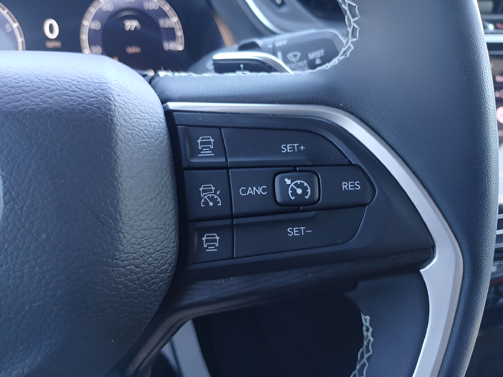 Used 2023 Silver Jeep Altitude X image 22