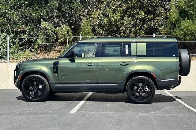 New 2026 Woolstone Green Land Rover S image 2