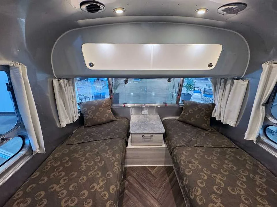 Used 2022 SILVER AIRSTREAM  image 22
