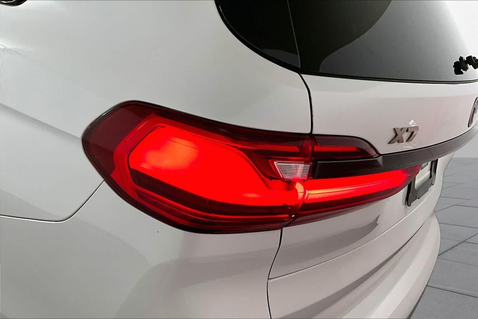 Used 2020 Alpine White BMW M50i image 28