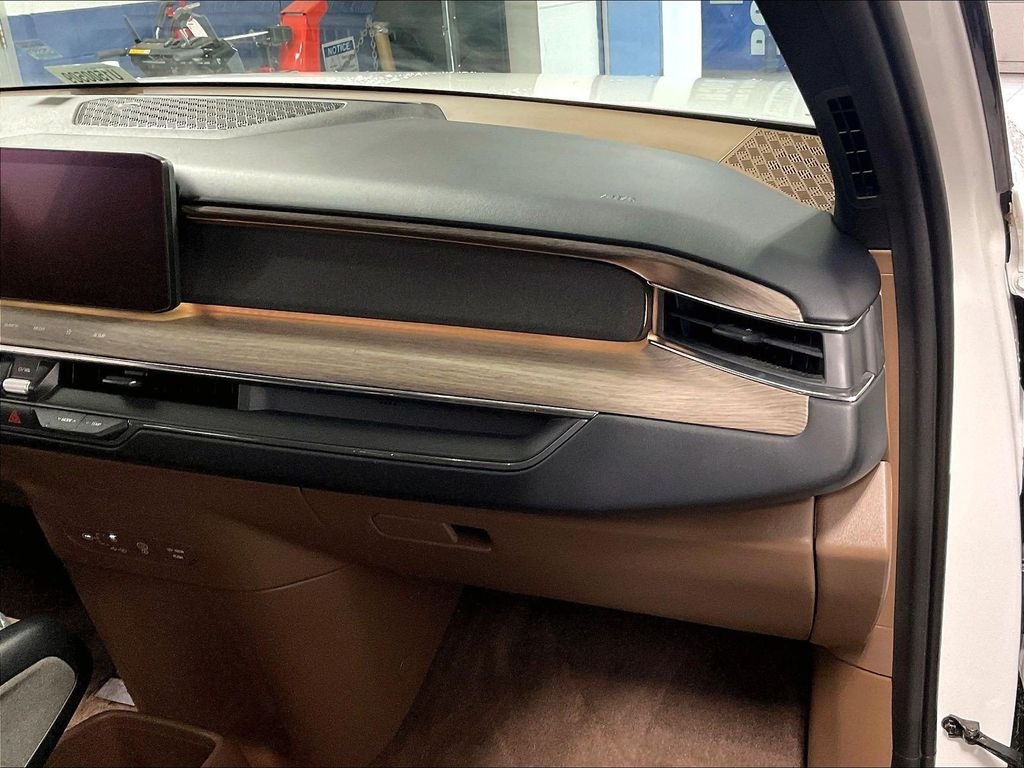 Used 2024 White Kia Land image 13
