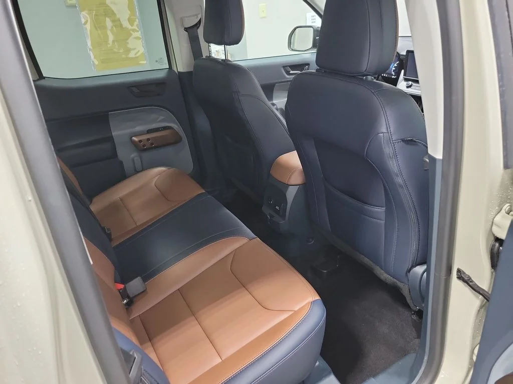 Used 2024  Ford Lariat image 17