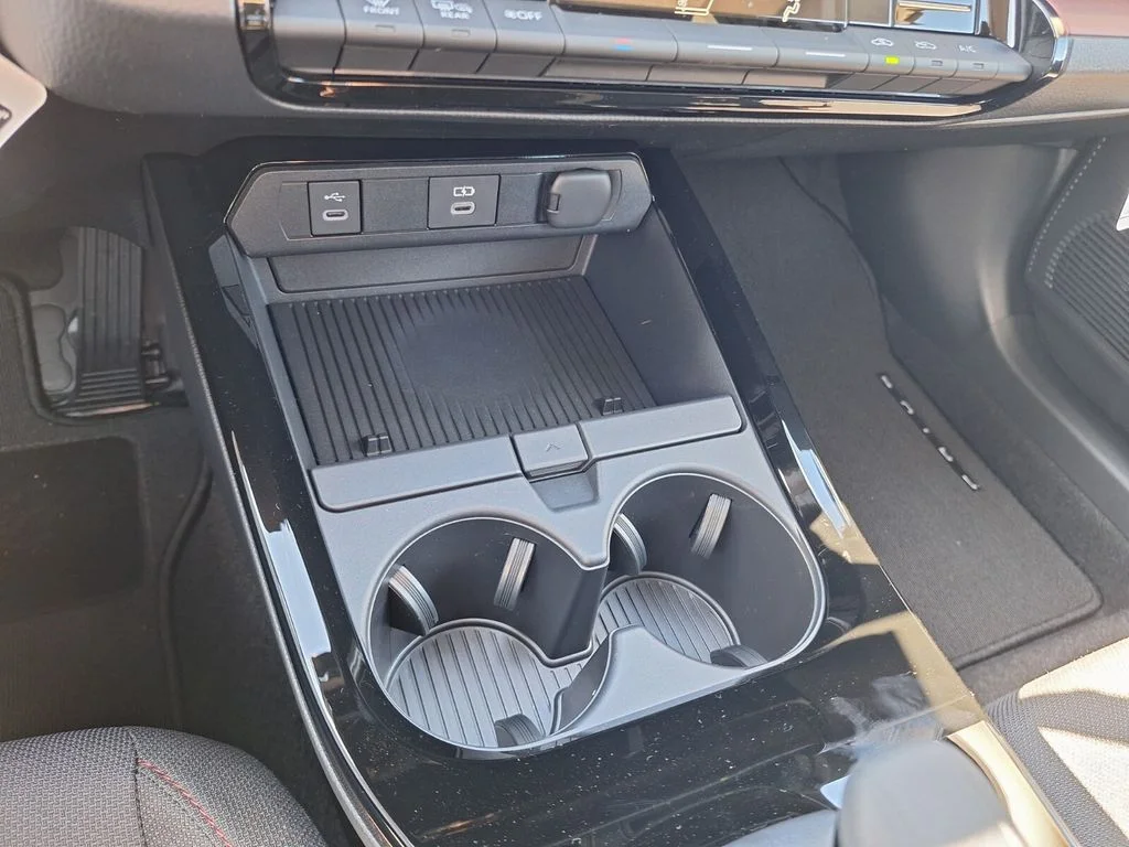 2026 Toyota Prius Plug-in Hybrid SE - Photo 20
