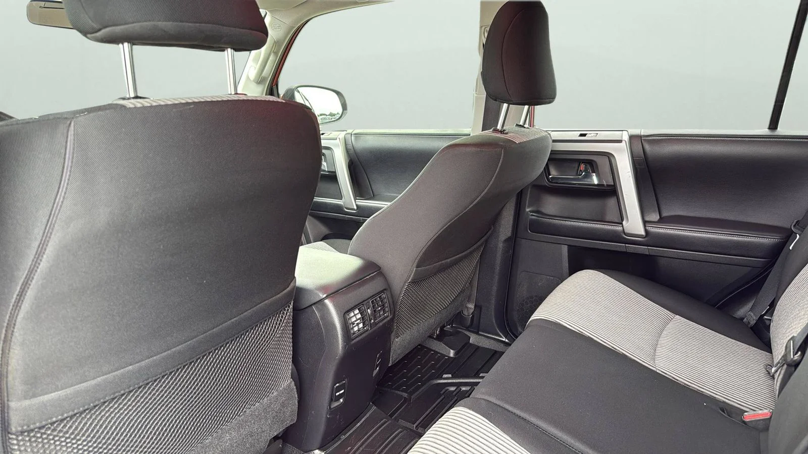 Used 2016 Red Toyota SR5 image 29