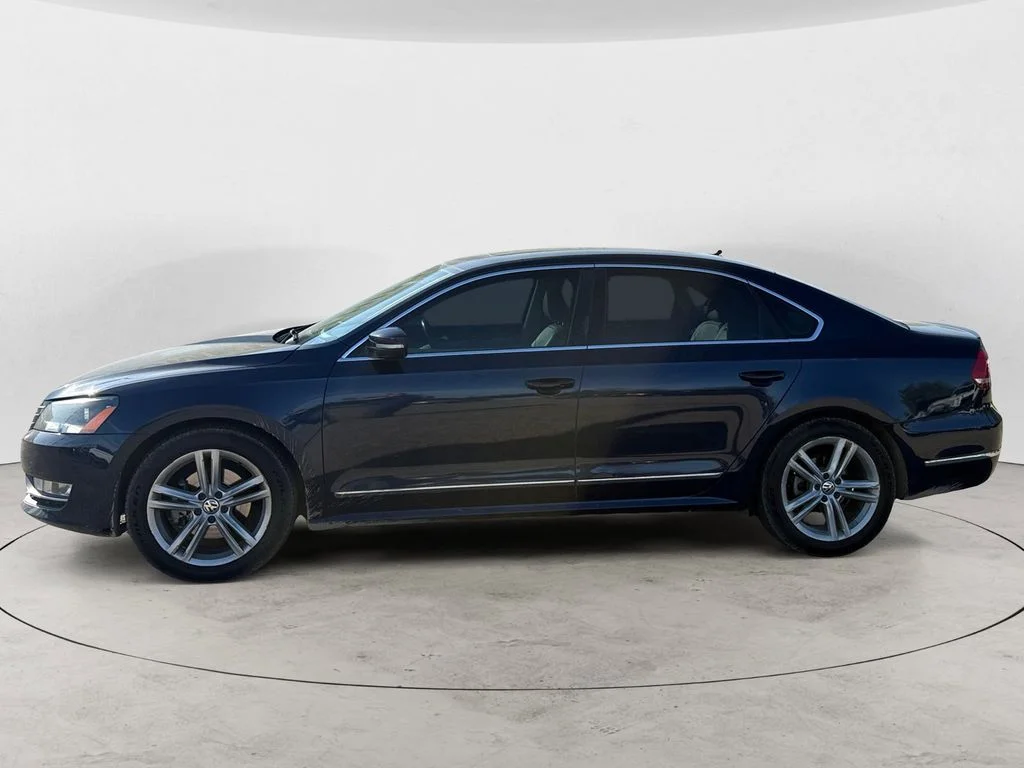 Used 2015 Blue Volkswagen TDI SEL Premium image 2