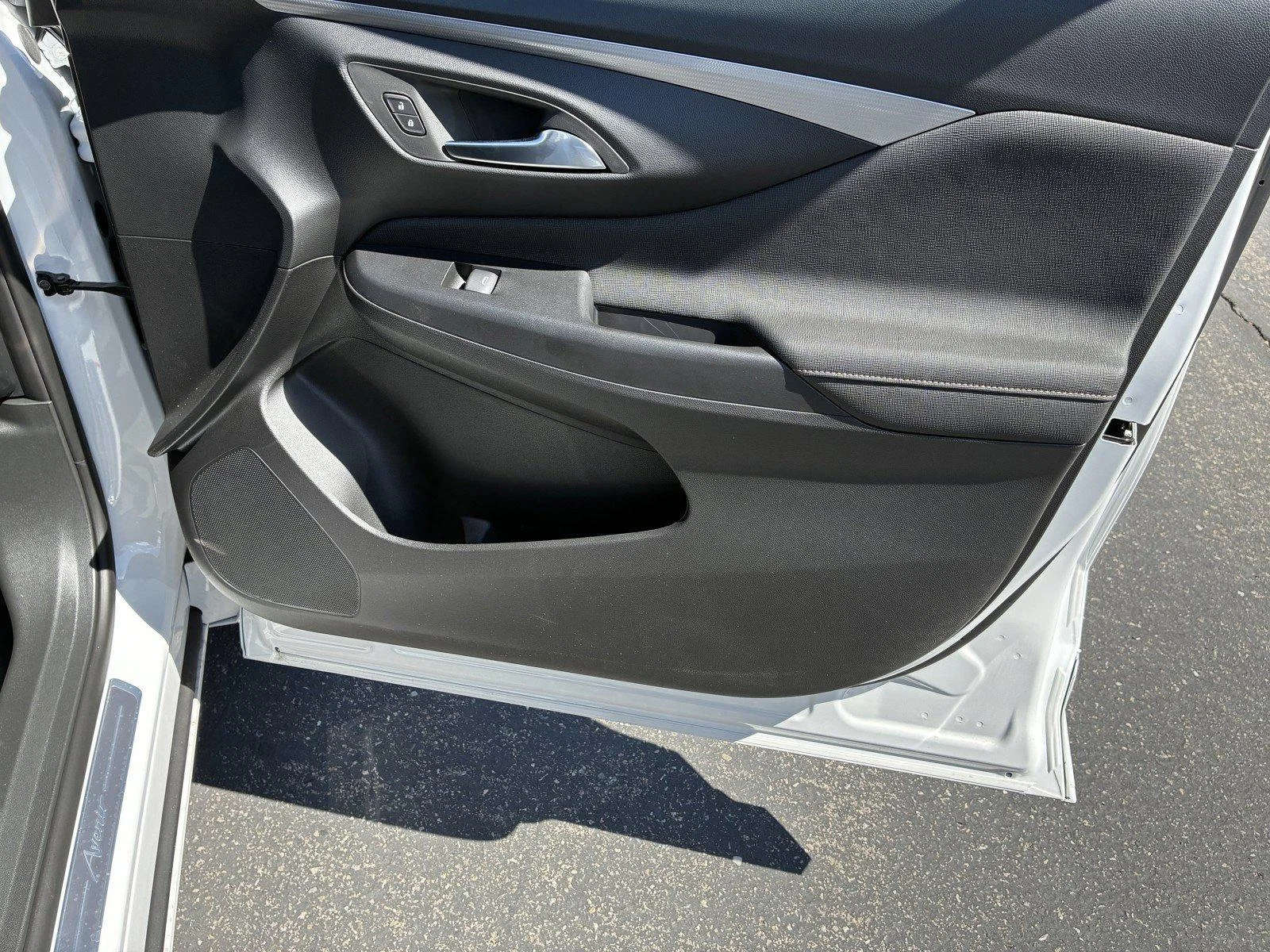 New 2026 White Frost Tricoat Buick Avenir image 9