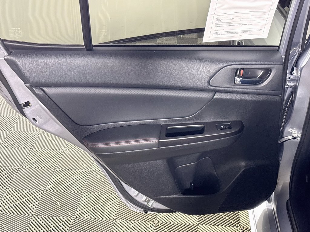 Used 2016 Ice Silver Metallic Subaru Limited image 19