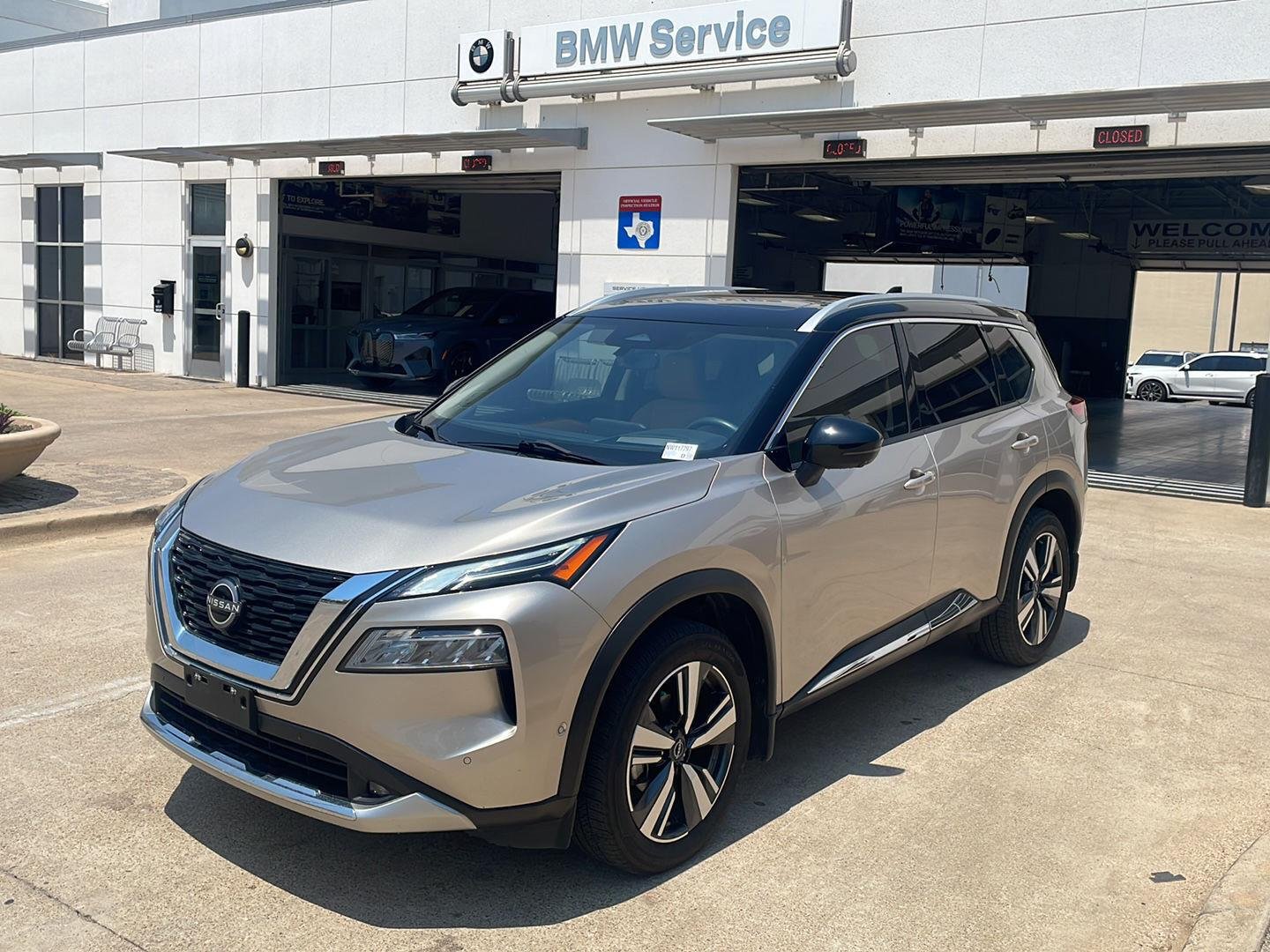 2022 Nissan Rogue Platinum FWD photo
