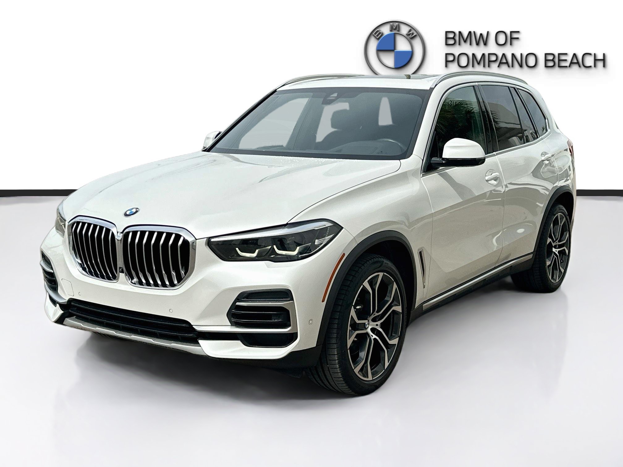 Used 2022 Mineral White Metallic BMW sDrive40i image 3