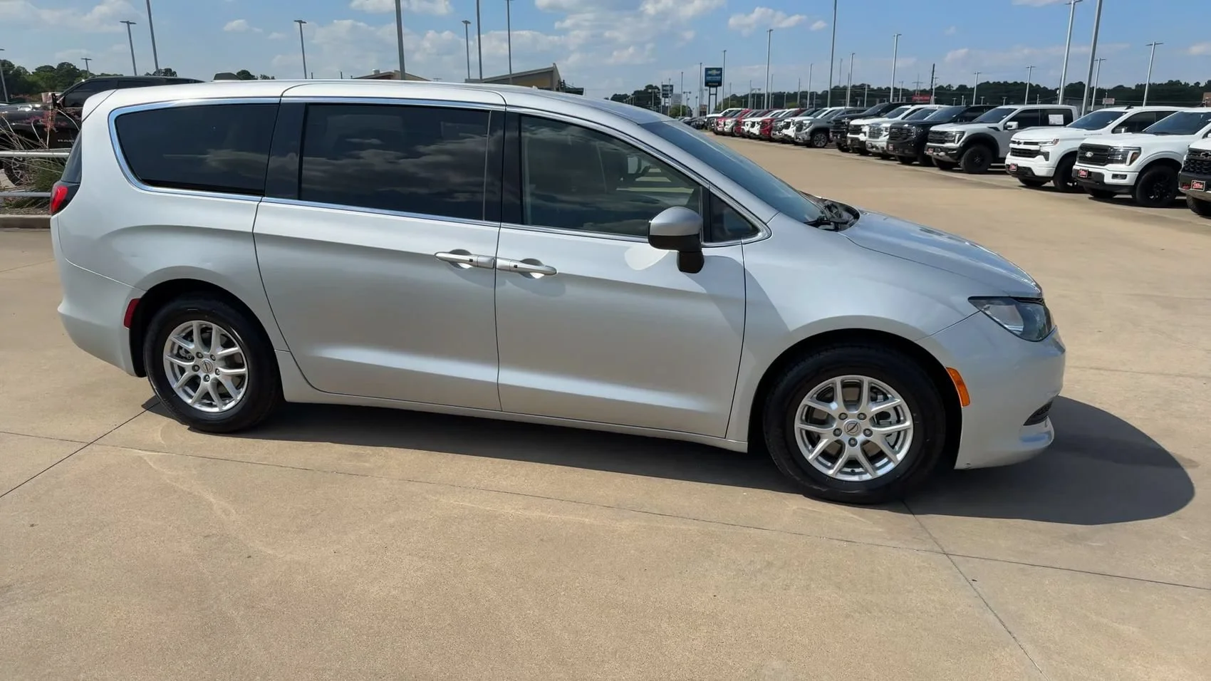 Used 2022 Silver Mist Clearcoat Chrysler LX image 2