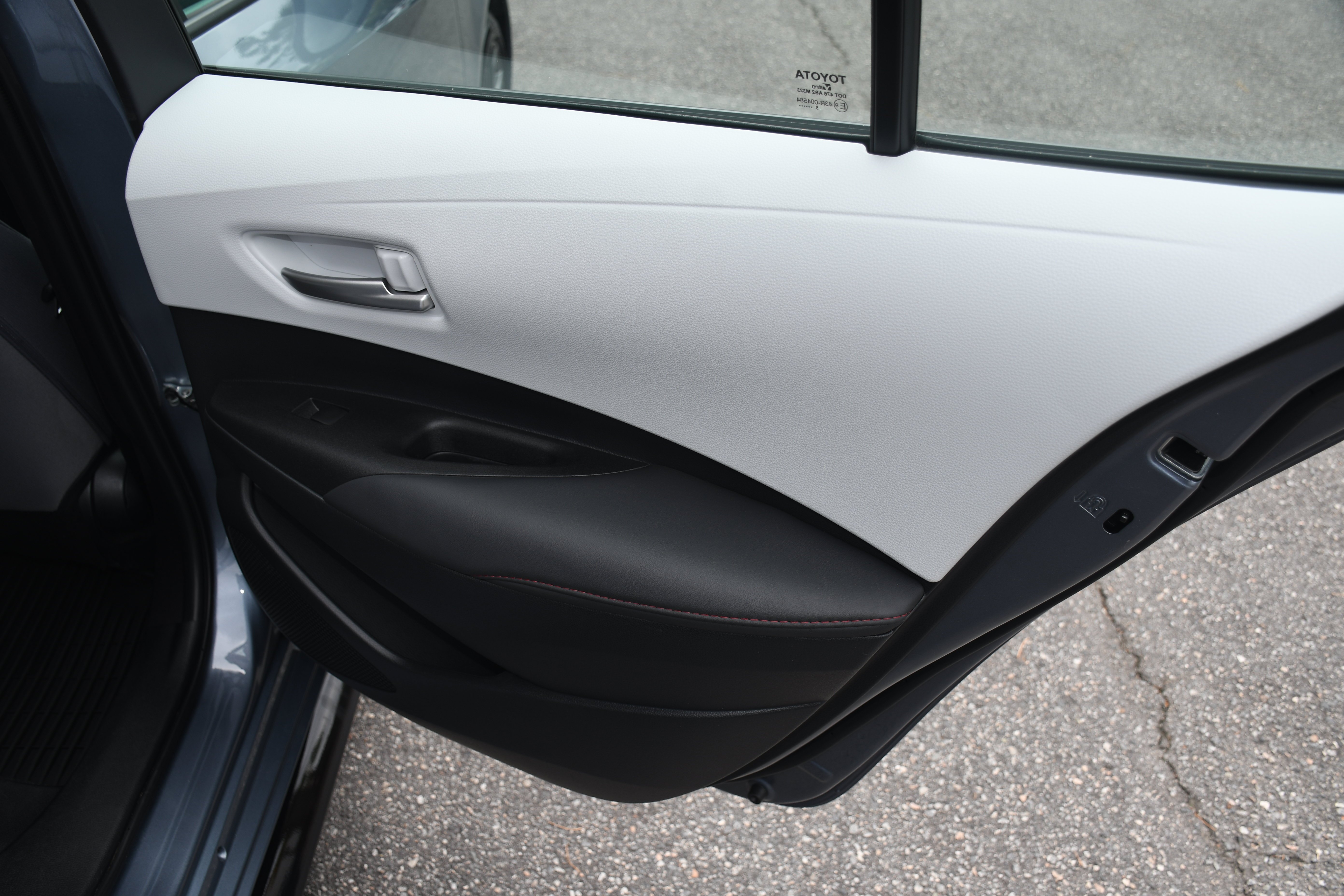 Used 2025  Toyota SE image 17
