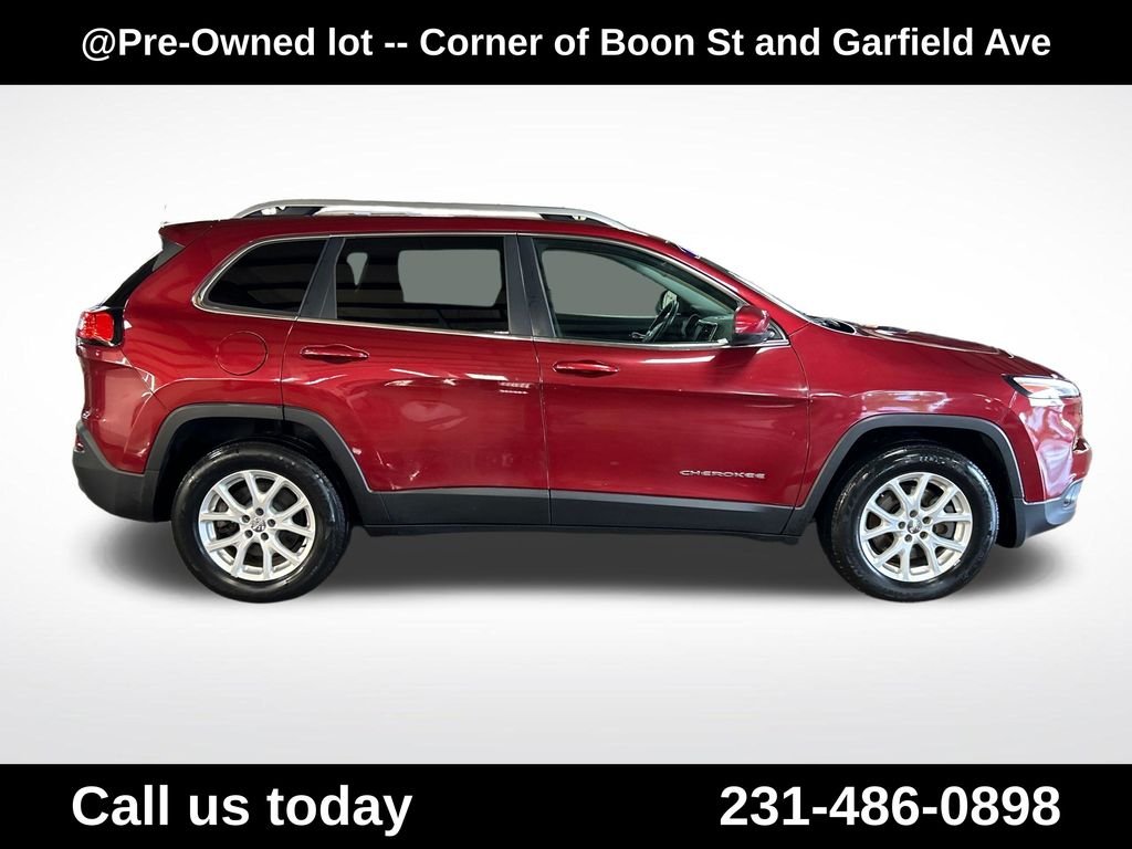 Used 2015 Red Jeep Latitude image 6