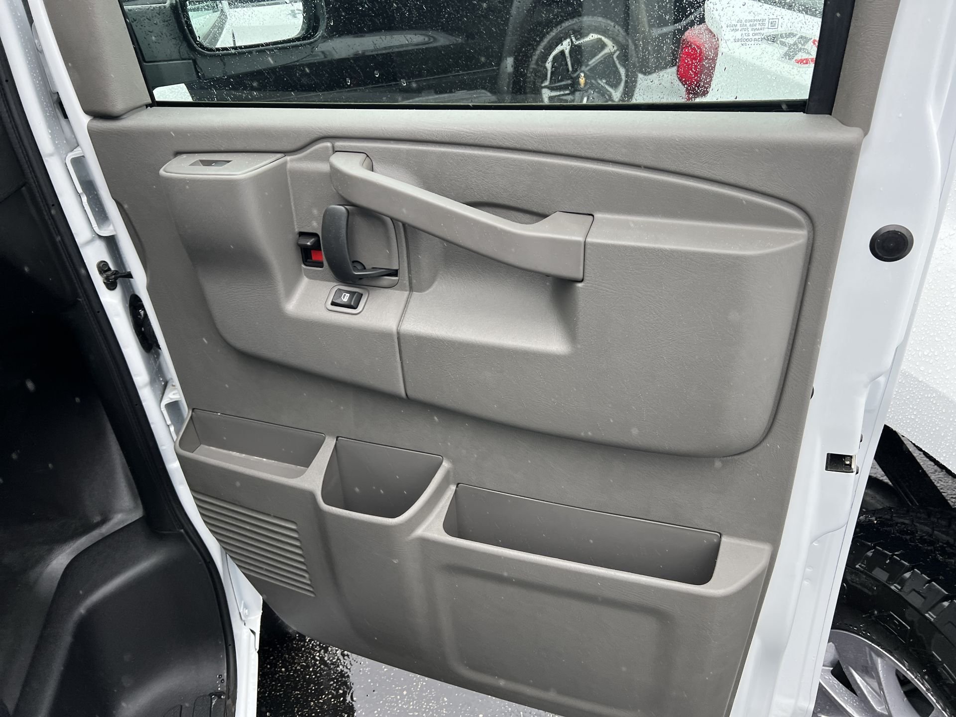 2025 Chevrolet Express Cargo Work Van - Photo 30