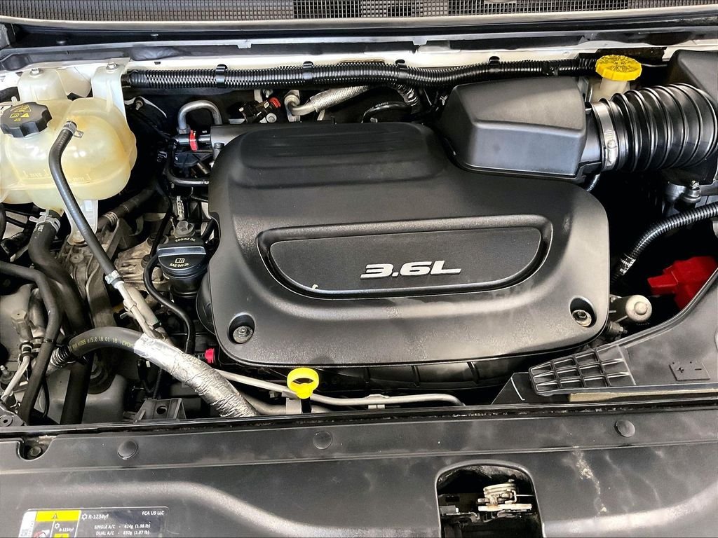 Used 2018 White Chrysler Touring L image 35