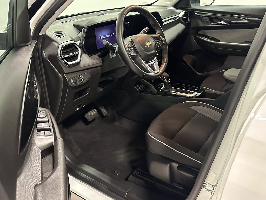 Used 2024 White Chevrolet LT image 18