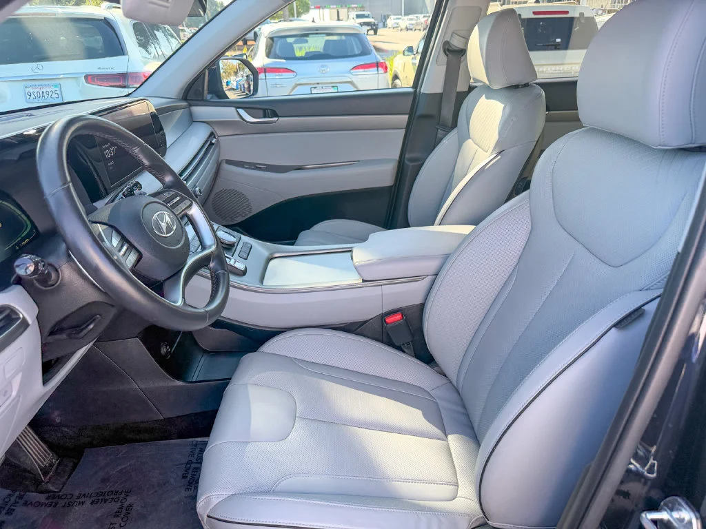 Used 2025 Moonlight Cloud Hyundai SEL image 12