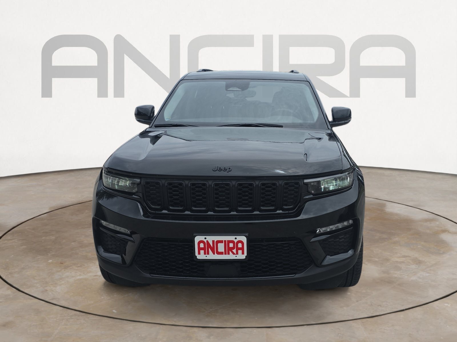 Used 2023 Diamond Black Crystal Pearlcoat Jeep Limited image 4