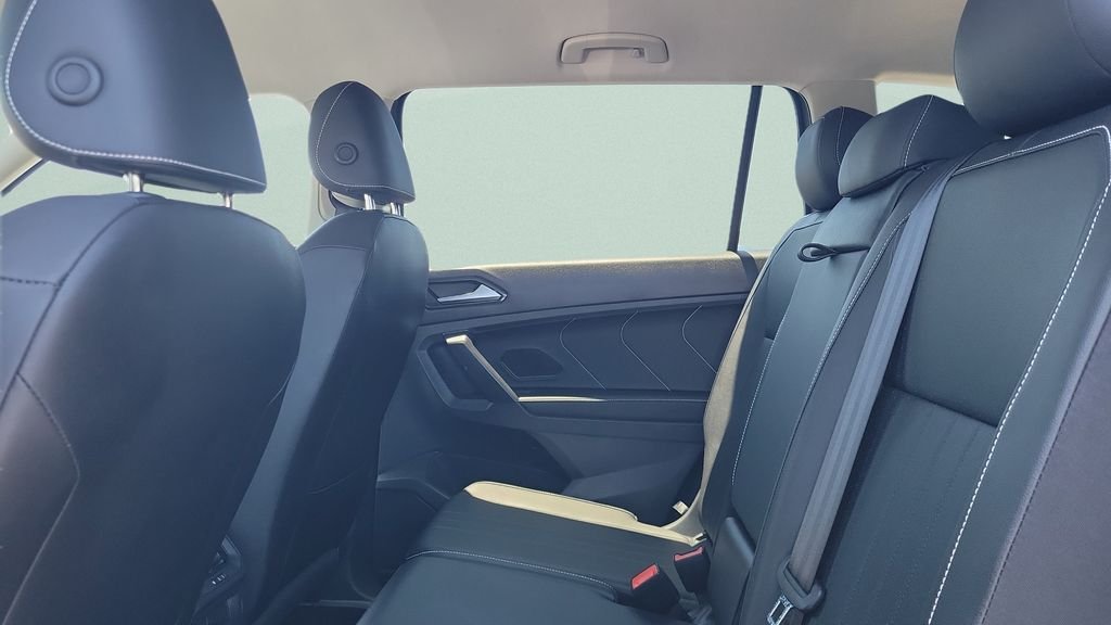 2023 Volkswagen Tiguan SE - Photo 10