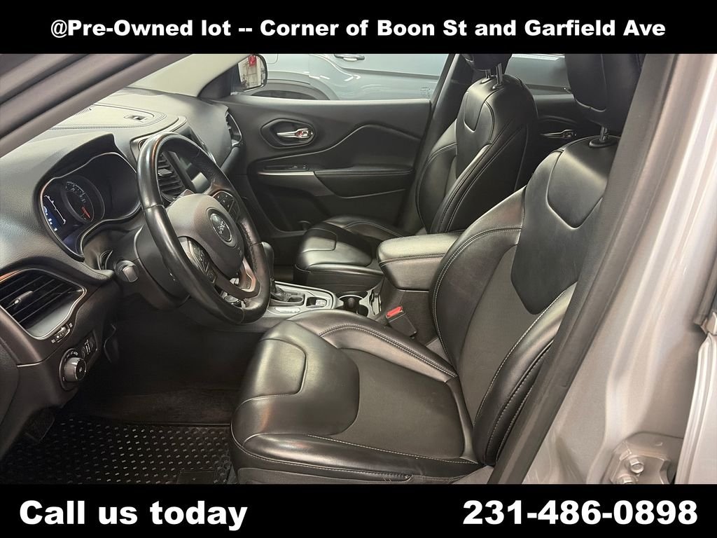 Used 2019 Silver Jeep Latitude Plus image 14