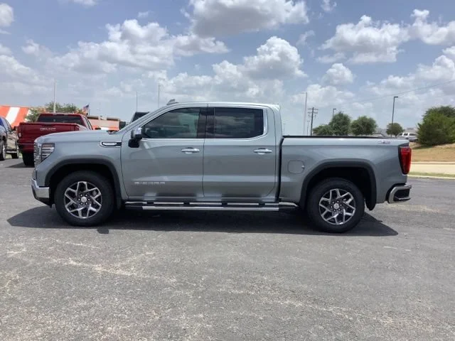 2026 GMC Sierra 1500 SLT - Photo 8