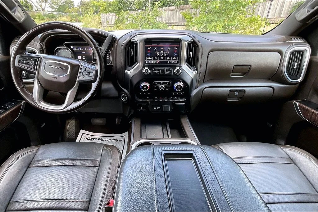Used 2022 White Frost Tricoat GMC Denali image 15