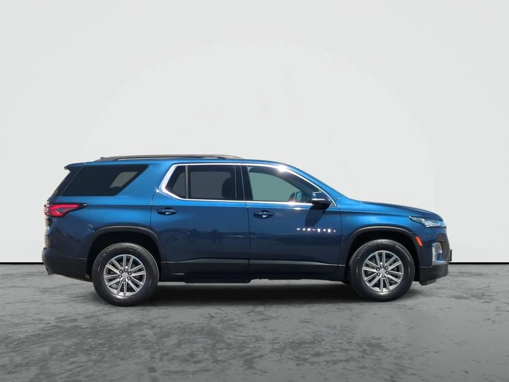 Used 2023 Northsky Blue Metallic Chevrolet LT Cloth image 9