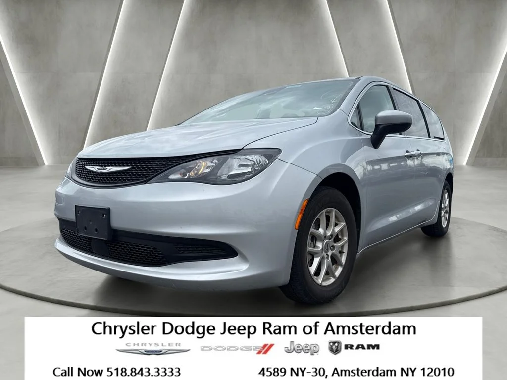 2023 Chrysler Voyager LX's photo