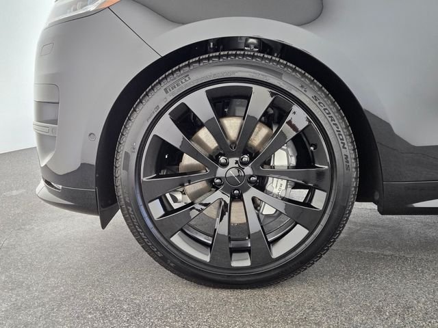 New 2026 Santorini Black Land Rover Dynamic SE image 9
