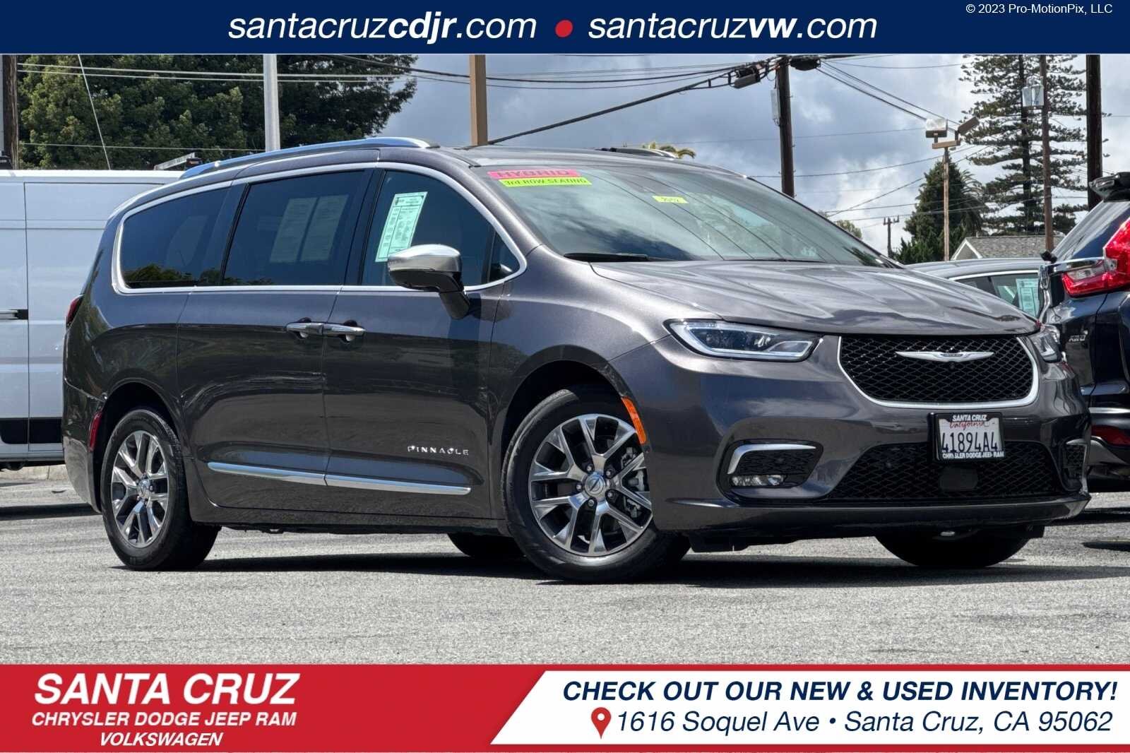 2023 Chrysler Pacifica Hybrid Pinnacle Hybrid's photo