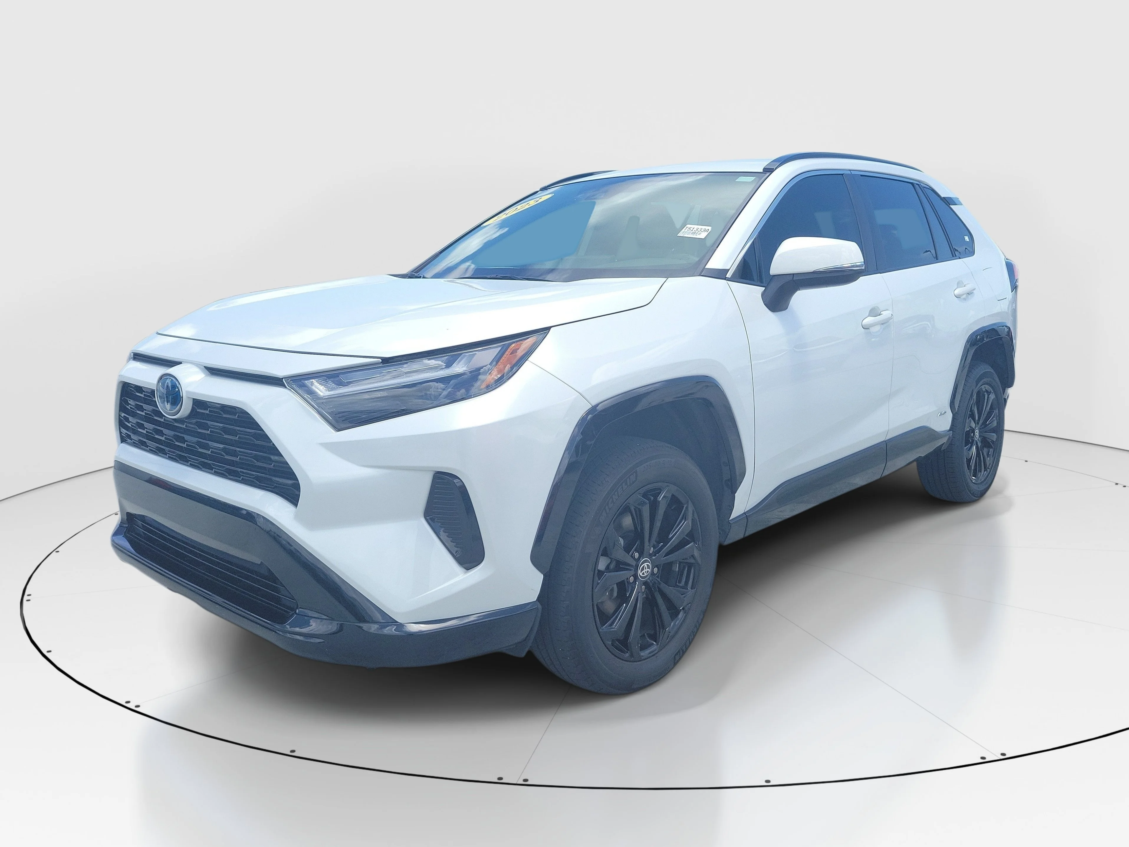Used 2023 Pearl Toyota SE image 3