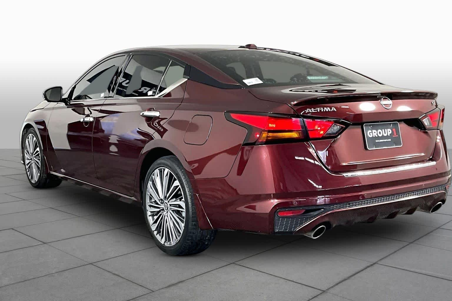 Used 2023 Garnet Pearl Metallic Nissan 2.5 SL image 19
