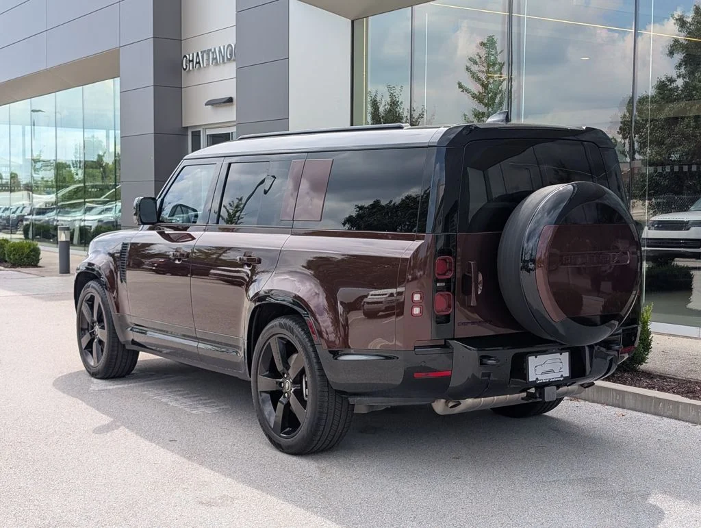 Certified Used 2025 Red Land Rover X-Dynamic SE image 3