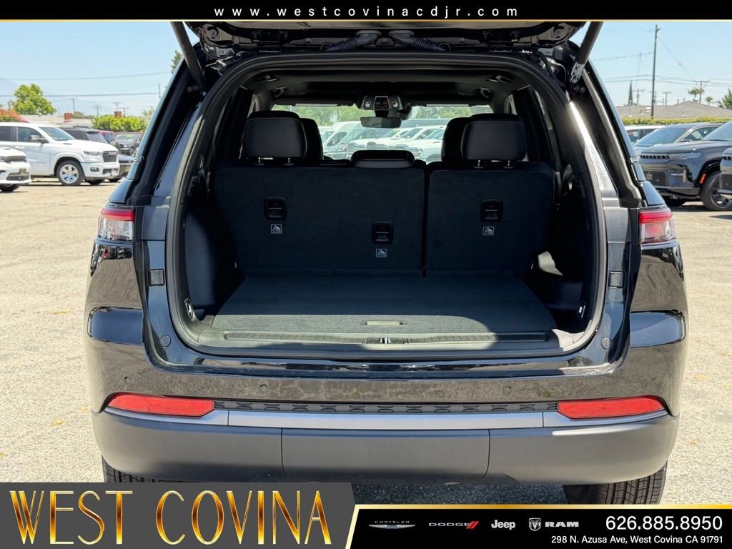 New 2026 Diamond Black Crystal Pearl-Coat Exterior Paint Jeep Altitude image 14