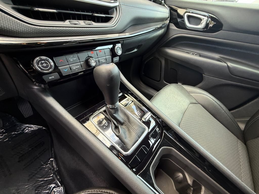 Used 2026 Black Jeep Latitude image 22
