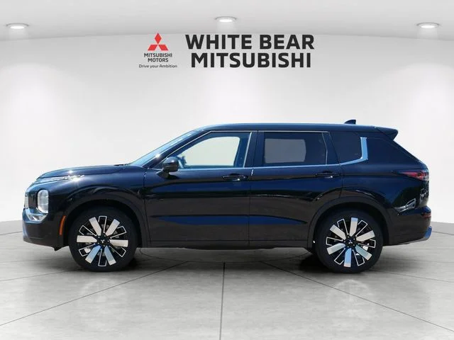 Used 2026 Labrador Black Pearl Mitsubishi SE image 3